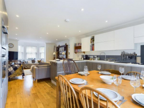 Queens Mews a contemporary beach side holiday home for 6